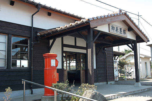 鳥取県大山町、山陰本線・御来屋駅、明治35年築の木造駅舎