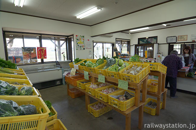 山陰本線・御来屋駅の木造駅舎が活用された「みくりや市」