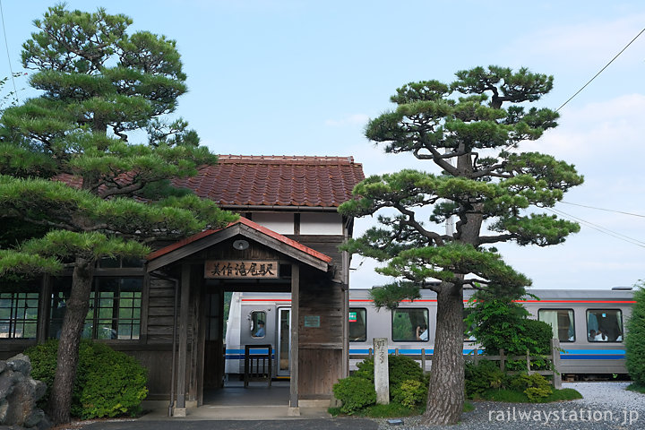 JR西日本・木造駅舎が残る美作滝尾駅と三江線カラーのキハ40
