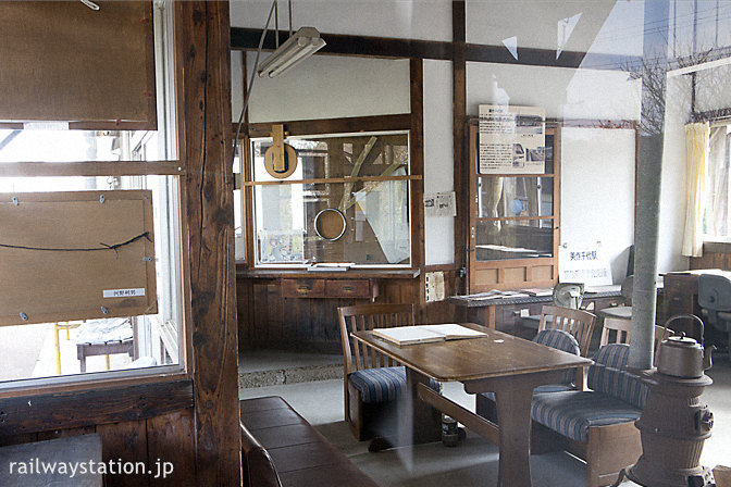 JR姫新線・美作千代駅、昔の雰囲気を留めた旧駅事務室