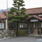 因美線の美作滝尾駅、開業の昭和3年以来の木造駅舎