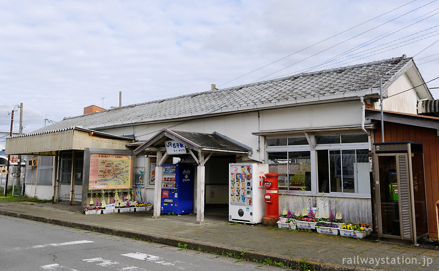 大正2年築の木造駅舎が残る名手駅(JR西日本和歌山線)