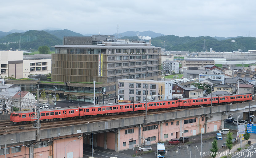 山陰本線鳥取駅付近、5両編成の国鉄型気動車キハ47