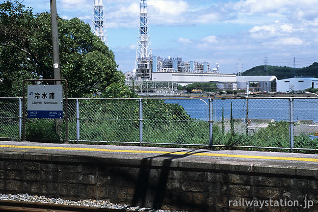 JR西日本・紀勢本線・冷水浦駅ホームから眺める和歌浦湾(和歌山県・海南市)