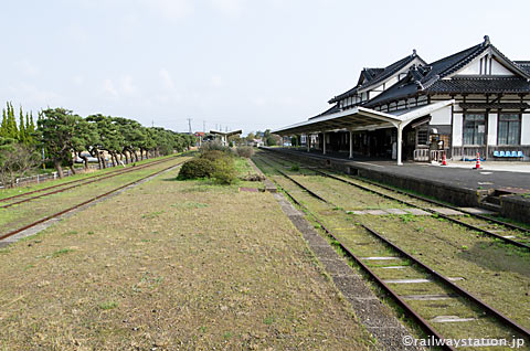 大社線・大社駅、廃線後もホームが残る