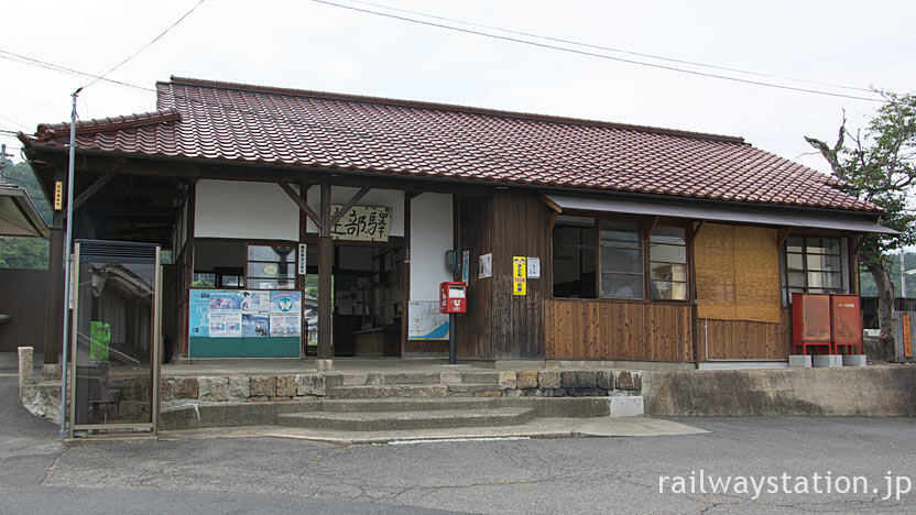 JR津山線・建部駅、明治33年築の木造駅舎は登録有形文化財に