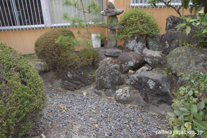 関西本線・草津線の柘植駅、池庭跡