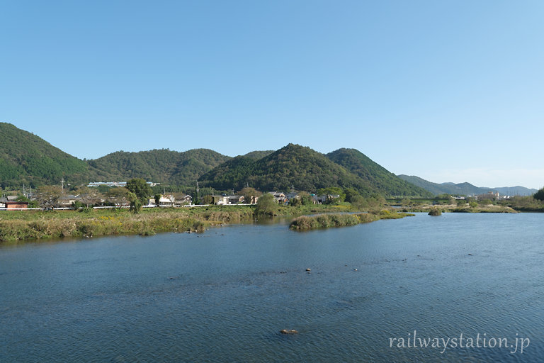兵庫県神崎郡市川町、鶴居駅近くを流れる市川