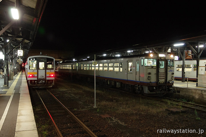 夜明け前に津山駅に集う津山線、因美線、姫新線の1番列車