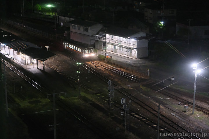 ホテルα1津山の部屋から見た津山駅ホームと留置線のキハ120