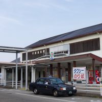 JR西日本宇部線・宇部新川駅、1948年築の昭和感漂う駅舎