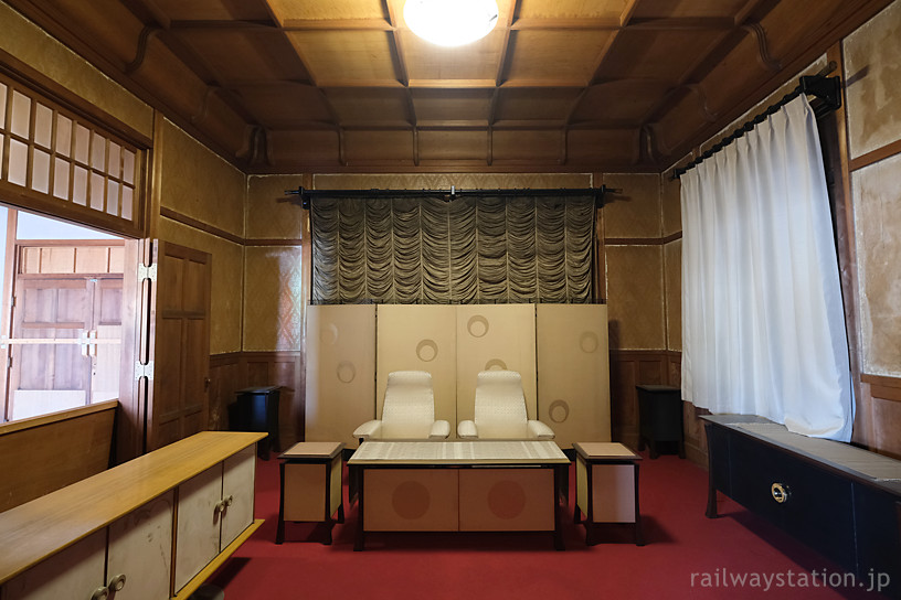 JR桜井線・畝傍駅の木造駅舎、天皇陛下が利用された貴賓室が残る