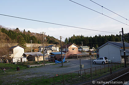 JR北陸本線・牛ノ谷駅、県境で秘境駅ムード漂う