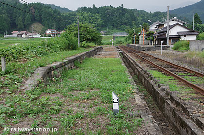 JR西日本木次線・八川駅、廃プラットホーム