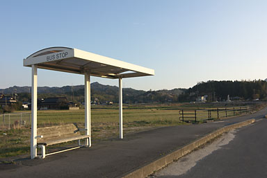 JR山陽本線・四辻駅近くの廃バス停??