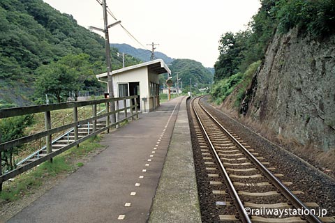 山陰本線・湯里駅、プラットホーム