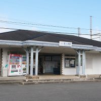 近鉄名古屋本線・鼓ヶ浦駅、小洒落た木造駅舎が現役
