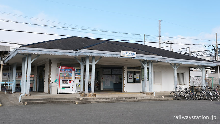 近鉄名古屋本線・鼓ヶ浦駅、小洒落た木造駅舎が現役