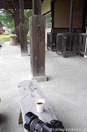 日中線・熱塩駅、保存されている古く趣き溢れる木造駅舎で一杯…