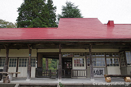 国鉄日中線・熱塩駅(現・日中線記念館)、駅舎ホーム側