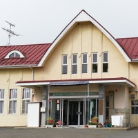 東北本線旧線跡に残る初代松島駅の洋風木造駅舎