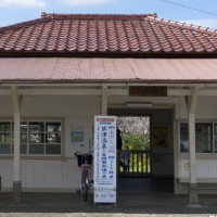 上総鶴舞駅(小湊鉄道)～桜咲く春を謳歌する駅の木造駅舎～