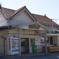 養老渓谷駅 (小湊鐡道)～三角屋根の木造駅舎は春めき行楽ムード漂う…～