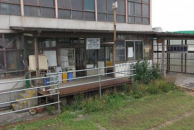 弘南鉄道・弘南線・弘前東高前駅、駅舎ホーム側