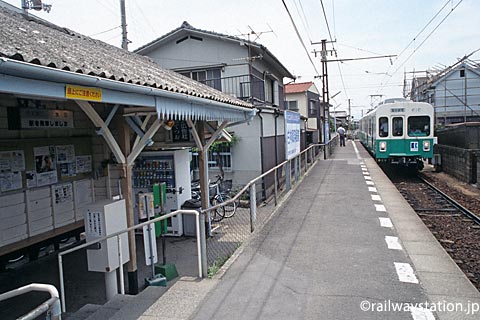 高松琴平電鉄・長尾線・元山駅ホーム、名古屋市営地下鉄車の600形電車