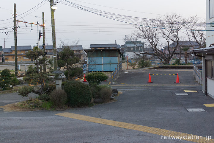 名鉄西尾線・蒲郡線・吉良吉田駅、中間改札設置前の駅構内ホーム