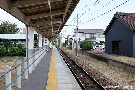 名鉄三河線・高浜港駅、現在は1面1線の棒線駅