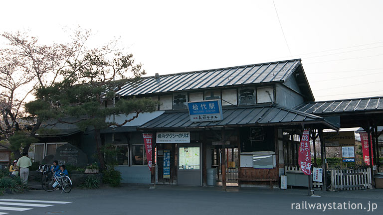 長野電鉄・屋代線・松代駅、開業の大正11年以来の木造駅舎