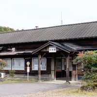 長良川鉄道・大矢駅、素朴で味わいある木造駅舎が残る