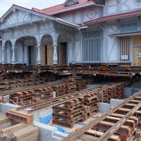 曳家で移動中の浜寺公園駅旧駅舎