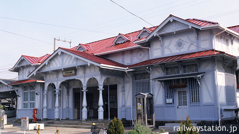 明治40年築、南海・浜寺公園駅の洋風木造駅舎(大阪府堺市)