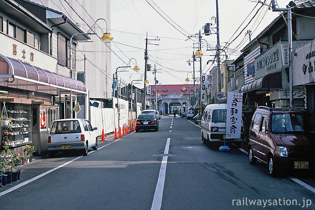 南海本線、大阪府堺市にある浜寺公園駅、駅前の商店街