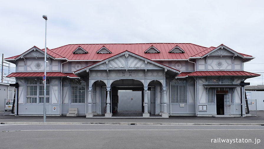 曳家が終わり暫定位置に置かれた浜寺公園駅駅舎