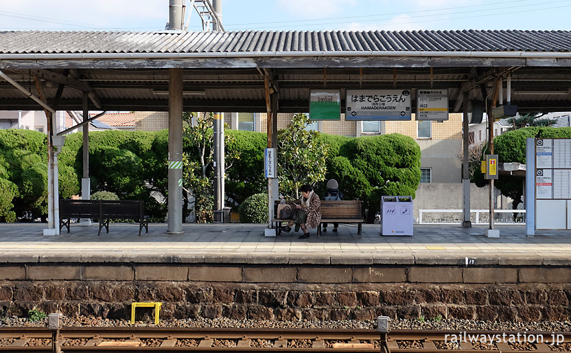 南海電鉄本線・浜寺公園駅、歴史感じる石積みのプラットホーム