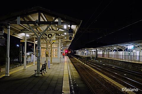 南海、夜0時前の浜寺公園駅プラットホーム