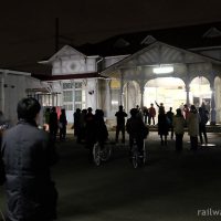 南海電鉄・浜寺公園駅～明治の洋風木造駅舎、現役最終日の夜～