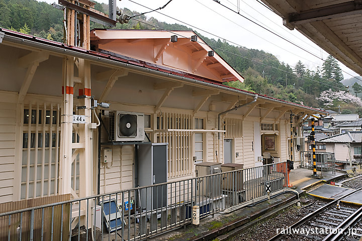 南海電鉄・高野下駅舎ホテル「NIPPONIA HOTEL 高野山 参詣鉄道」外観