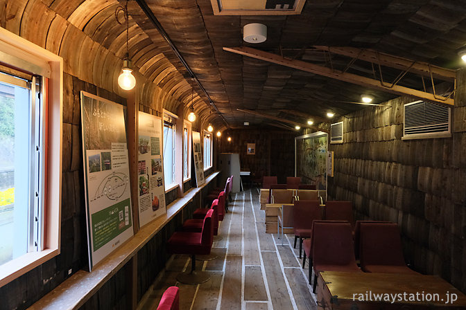 高野線九度山駅のおにぎり屋「おむすびスタンドくど」イートインスペース