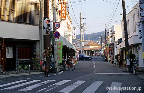 南海電鉄・淡輪駅前の商店街