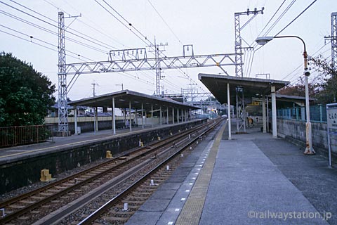 南海電鉄本線・淡輪駅、2面2線のプラットホーム