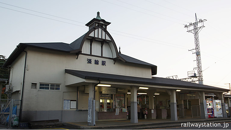 南海電鉄・南海本線、改修後の淡輪駅駅舎(2010年11月)