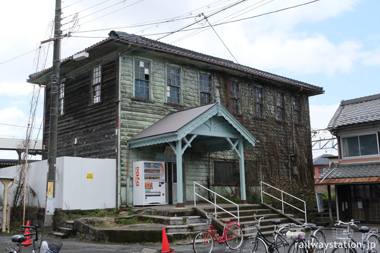 近江鉄道・新八日市駅、改修されつつある大正築の洋風木造駅舎