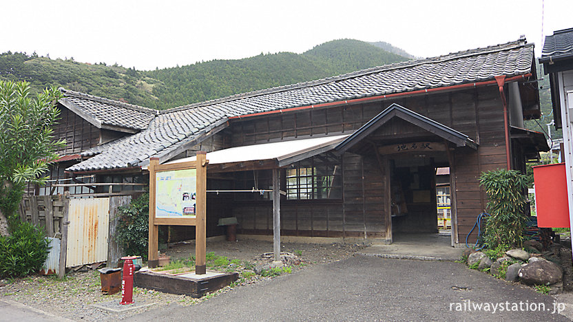 大井川鉄道大井川本線・地名駅、古い木造駅舎