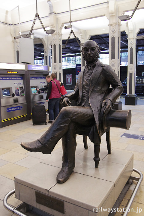 ロンドン・パディントン駅の設計者・ブルネルの銅像
