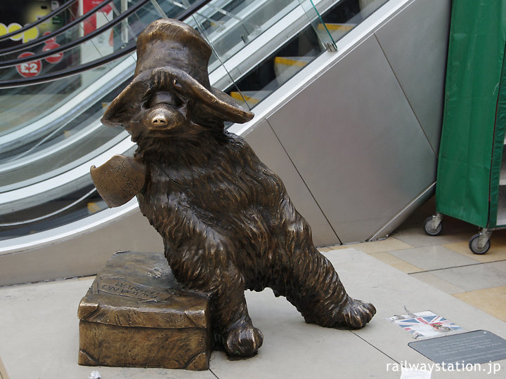 ロンドン・パディントン駅構内、パディントンベアー銅像