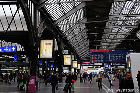 スイス最大の鉄道駅・チューリッヒ中央駅・コンコース